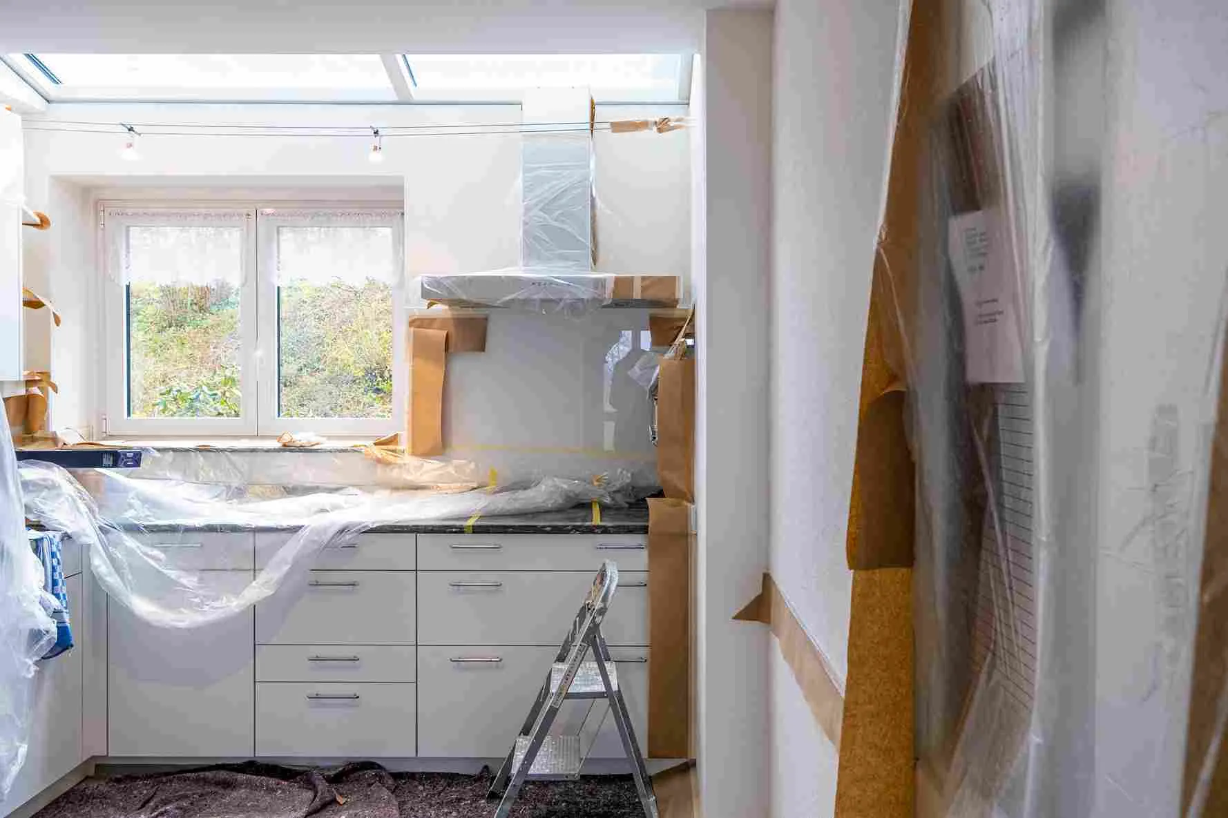 Picture of a kitchen being renovated 